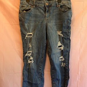 Capri jeans with patches rips